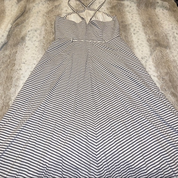 SOLD‼️ MICHAEL KORS SEERSUCKER MAXI DRESS W/ HALTER NECKLINE & BELT WAIST - Picture 3 of 8